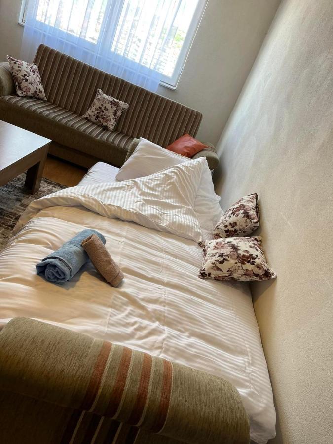 Centrum Apartments Prishtinë Ngoại thất bức ảnh